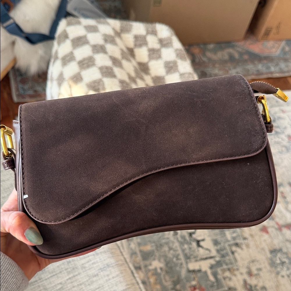 Elegant Brown Suede Shoulder Bag - Picture 9 of 9